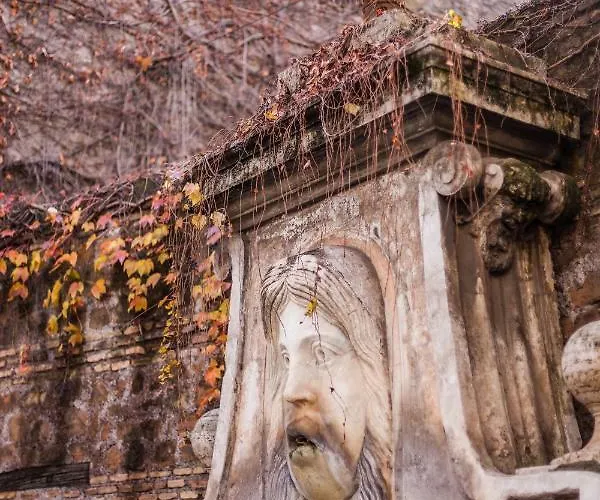 Luxury Pantheon アパート